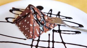 postre - chocolate postre forma de un pirámide foto