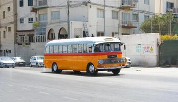 típico autobús de Malta foto