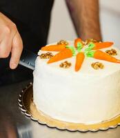 pastel de zanahoria con queso crema batido foto