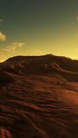 bellissime dune di sabbia nel deserto del Sahara al tramonto video