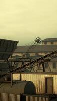 vecchio ingranaggio abbandonato della miniera di carbone gallese video