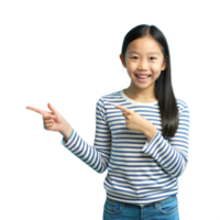 ung flicka leende och pekande till de sida, stående mot en transparent bakgrund png