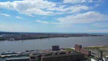 aérien vue de historique et moderne Britanique ville centre de Liverpool, le maritime ville dans Nord Ouest Angleterre, uni Royaume. mai 5ème, 2024 video