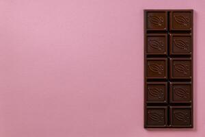 chocolate bar piezas. antecedentes con chocolate. dulce comida foto concepto.