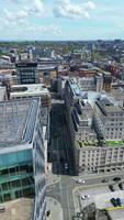 aereo verticale stile metraggio di storico e moderno Britannico città centro di Liverpool, Nord Ovest Inghilterra, unito regno. Maggio 5°, 2024 video