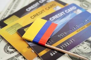 Colombia bandera en crédito tarjeta, Finanzas economía comercio compras en línea negocio. foto