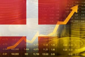 Dinamarca bandera y mapa con valores mercado finanzas, economía tendencia grafico digital tecnología. foto