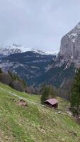 schön Aussicht im mürren. das perfekt Stelle zu Zeuge alpin Landschaft, Schweiz. video