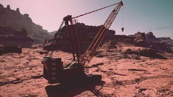 grand grue sur saleté champ video