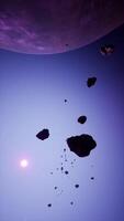 en stor klunga av asteroider nära ett okänd planet, vertikal video