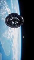 satélite espacial futurista que orbita la tierra video