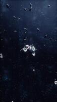 Raum Kriegsschiff von Ursprung ist Annäherung unser Planet zum ein Invasion, Vertikale video