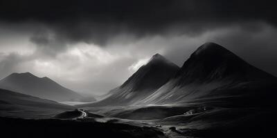 increíble negro y blanco fotografía de hermosa montañas y colinas con oscuro cielo paisaje antecedentes ver escena foto