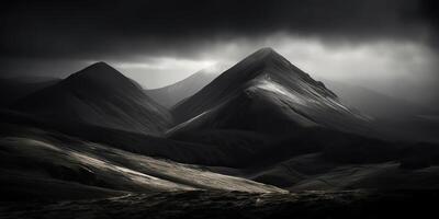 increíble negro y blanco fotografía de hermosa montañas y colinas con oscuro cielo paisaje antecedentes ver escena foto