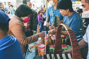 chiang Mai, Tailandia - enero 14, 2023 para niños día ocupaciones en Tailandia en enero de cada año incluir aperitivos, alimento, baile, y varios paseos foto