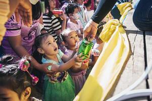 chiang Mai, Tailandia - enero 14, 2023 para niños día ocupaciones en Tailandia en enero de cada año incluir aperitivos, alimento, baile, y varios paseos foto