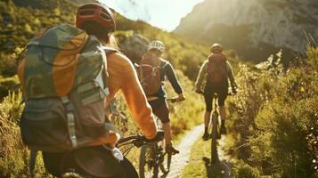 un grupo disfrutando un guiado bicicleta excursión mediante escénico rutas consiguiendo un rutina de ejercicio y experimentando el monumentos y sonidos de un nuevo destino en su sobrio viaje foto