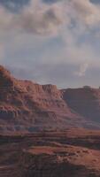 aereo Visualizza di rosso roccia canyon video