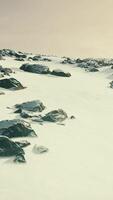 neve e rocha no inverno video