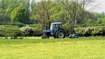 il rotolamento pascoli vita su il azienda agricola video