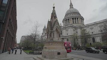 S t de pablo catedral un vibrante iglesia, un nacional tesoro Londres, unido Reino video