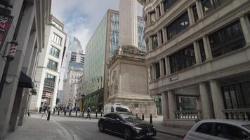 London, vereinigt Königreich - - Monument zu das großartig Feuer von London geriffelt doric Säule video