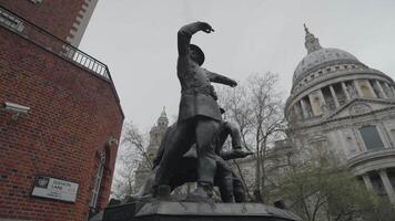 st Pauls Kathedrale ein beschwingt Kirche, ein National Schatz London, vereinigt Königreich video