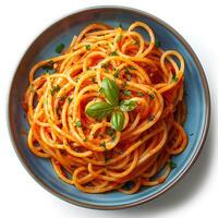 espaguetis milanés aislado en blanco antecedentes con sombra. espaguetis milanés en plato parte superior vista. italiano cocina foto