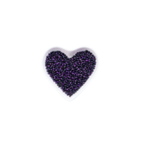 fonio nero minuscolo buio viola semi strettamente confezionato nel un' Perfetto cuore schema cibo e png
