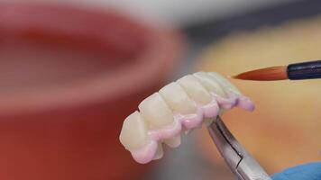 Zirkonium Porzellan und implantieren Studien im das Dental Labor video