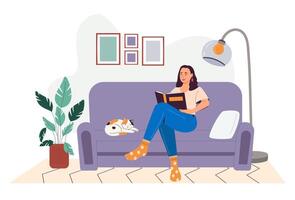 mujer leyendo libro a hogar sentado en sofá vector