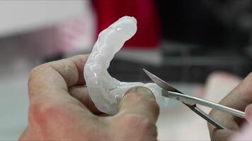 zirkonium porselein en implantaat studies in de tandheelkundig laboratorium mond bewaker voor tanden video