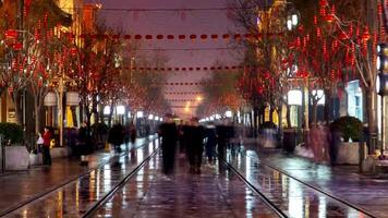 Zeit Ablauf von Menschen Gehen auf ein Straße im Peking 4k Hintergrund video