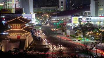 Seoul città notte luci e traffico su il strada 4k sfondo video