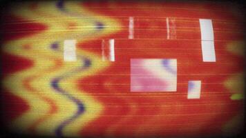 en röd och gul tv skärm med en mönster video