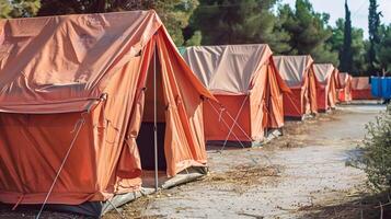 emergencia tienda en un refugiado acampar, crisis alojamiento foto