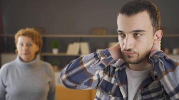 Deprimido joven y indefenso madre. video