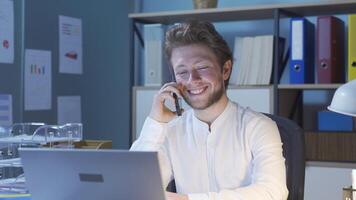 Telefon Anruf freundlich und glücklich. video