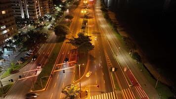 florianopolis i santa catarina. natt antenn bild i tid upphöra. video