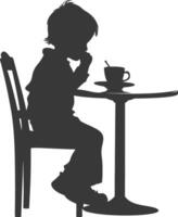 silueta pequeño chico sentado a un mesa en el café negro color solamente vector