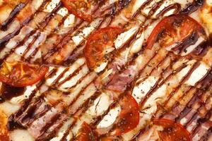 Close-up of barbecue chicken pizza, BBQ pizza texture photo