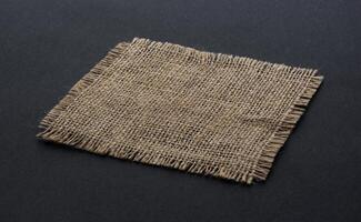 antiguo arpillera tela servilleta en negro antecedentes foto