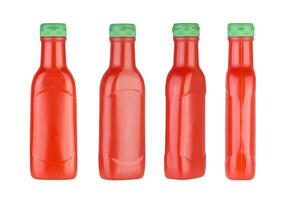 el plastico salsa de tomate botella aislado en blanco foto