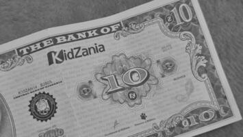 Jacarta, Indonesia en julio 8 2023. niñozania jugar dinero, un juego paseo a el centro comercial. foto