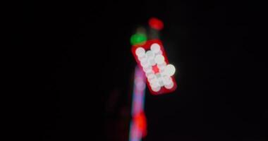 bokeh lumières de une mécanique balade dans le nuit video