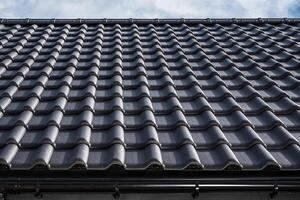 elegante negro cerámico losas casa techo foto
