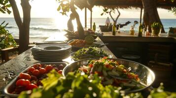 el tropical Dom brilla abajo en el junto a la playa mostrador como el ensalada es siendo preparado foto