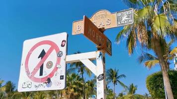 puerto escondido oaxaca mexico 2023 väg gata tecken namn gator vägar orientering puerto escondido Mexiko. video