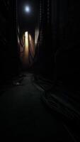 oscuro túnel con ligero a final video