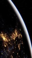 tierra iluminado a noche desde orbita video